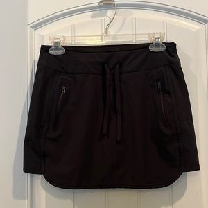 Outdoor skort with mesh pockets and built in bike shorts.